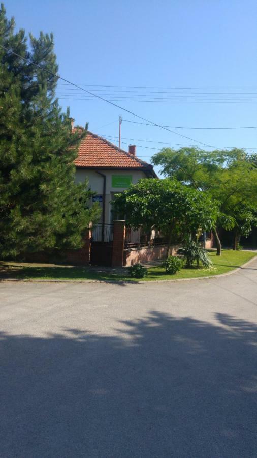 נובי סאד Green Apartment מראה חיצוני תמונה